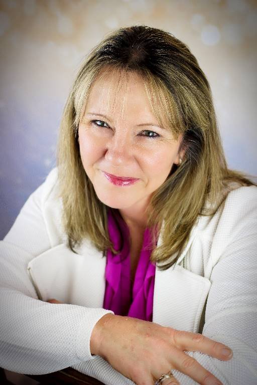 Opt_Professional Head Shot Dierdre Ashiq_opt